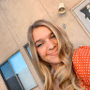 Meet your Posher, Chloe